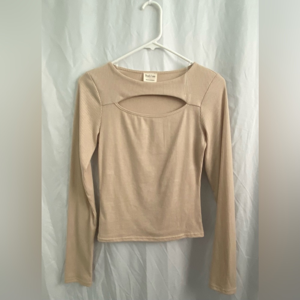 NWT Peach Love California Long Sleeve Keyhole Top